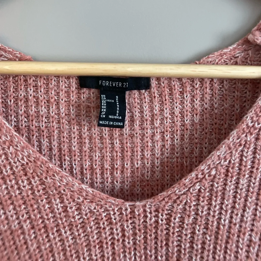 FOREVER 21 SWEATER SIZE S - Picture 2 of 4